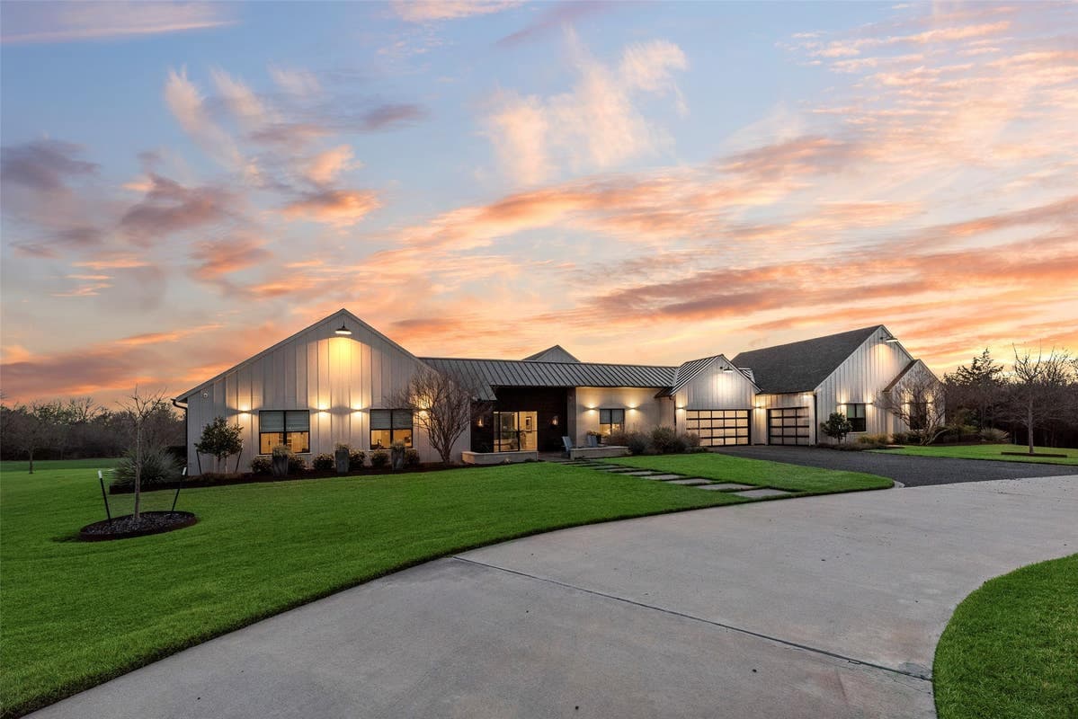 1501 The Rock - Beautiful home on 11.96 Acres