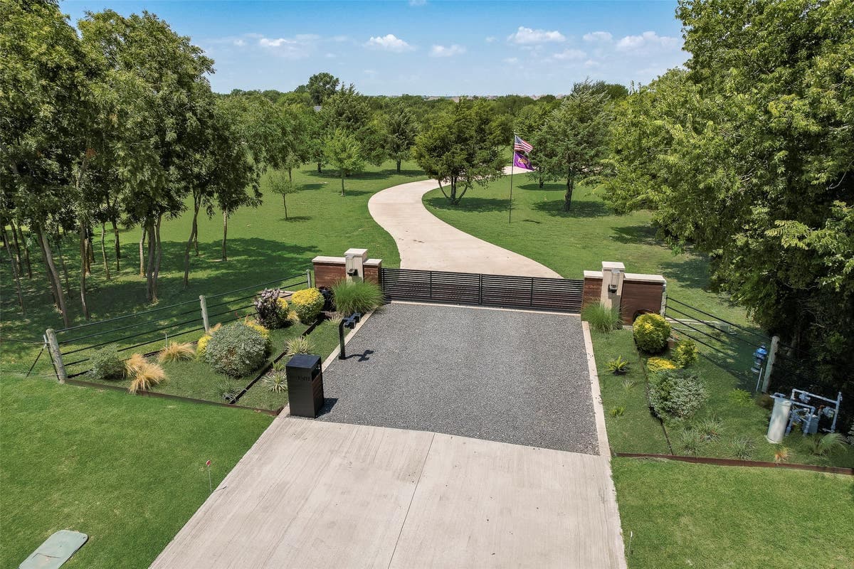 Private gated entry and long drive leading into the estate